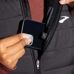 BROOKS Women's Shield Hybrid Vest 2.0 - Black -Elara Wear Shop 221556 001 D2 Shield Hybrid Vest 2