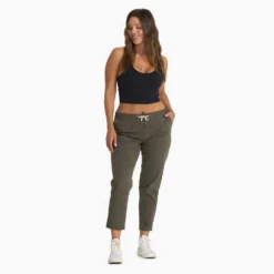 Vuori Women's Halo Performance Crop - Black Heather -Elara Wear Shop VW1005HBK FA22 W ECOMM CURVE 02333 1x1 18b3b17f 523f 4b6b 8dc7 fa18802e5105 1200x crop center jpg