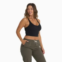 Vuori Women's Halo Performance Crop - Black Heather -Elara Wear Shop VW1005HBK FA22 W ECOMM CURVE 02375 1x1 e1be361e 6a75 4219 8cc6 52d65461080e 1200x crop center jpg