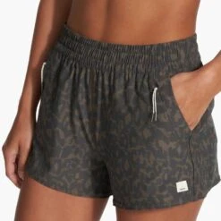 Vuori Women's Dash Short - Cocoa Spots 7 Vuori Women's Dash Short - Cocoa Spots -Elara Wear Shop VW367CSO FA23 W ECOMM SHORTS DETAIL 8