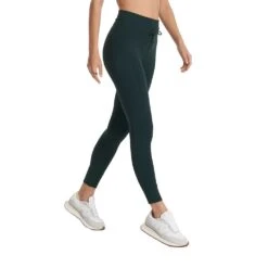 Vuori Women's Daily Pocket Legging - Grass -Elara Wear Shop VW490GRS FA23 W ECOMM PANTS FRONT ALT BOTTOMS 5