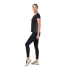 On Running Women's Performance T - Black/Dark -Elara Wear Shop webimage c9059c9e 38a2 4f80 98d0 5386d9c90aff